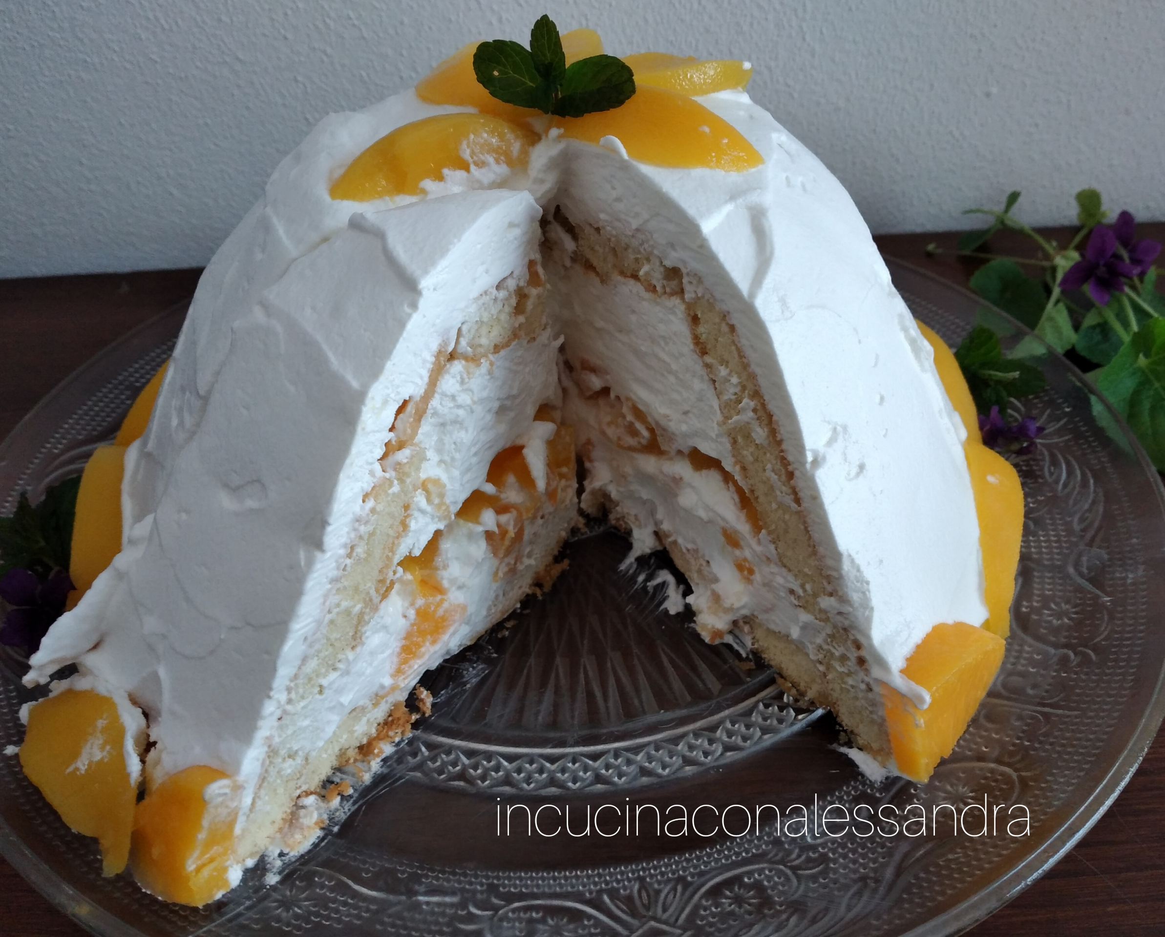 Zuccotto à la crème et aux pêches sans lactose