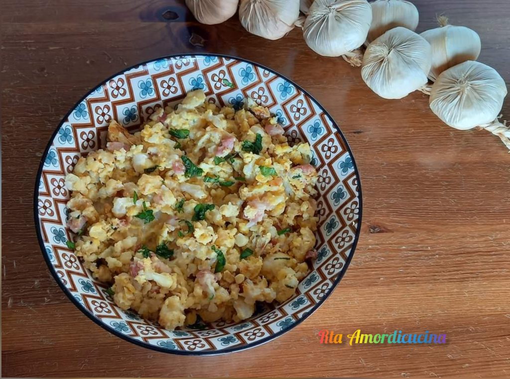 Chou-fleur brouillé pour de multiples recettes