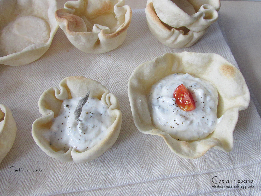 paniers de pâte avec sauce