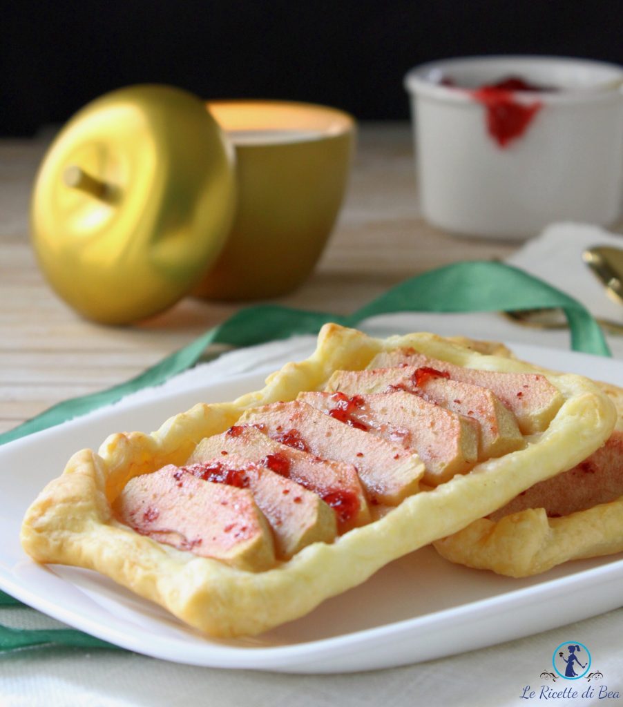 dessert avec pâte feuilletée pomme et confiture