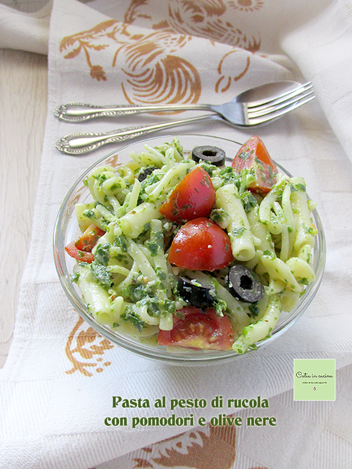 pâtes au pesto de roquette et tomates