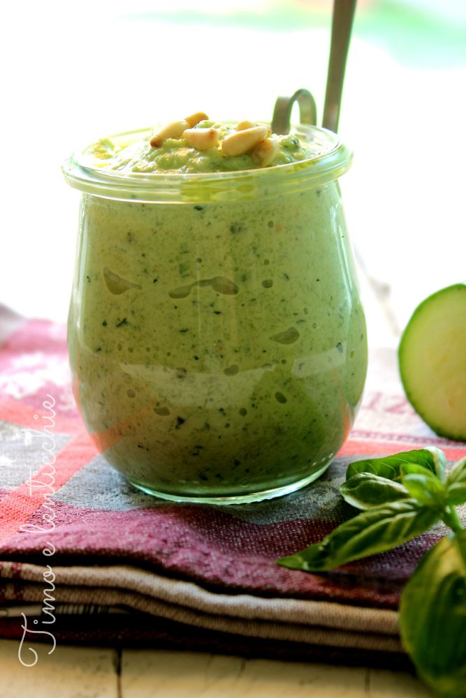 Pesto de courgettes raw