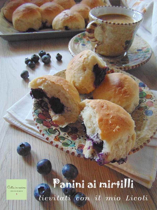 petits pains aux myrtilles avec licoli