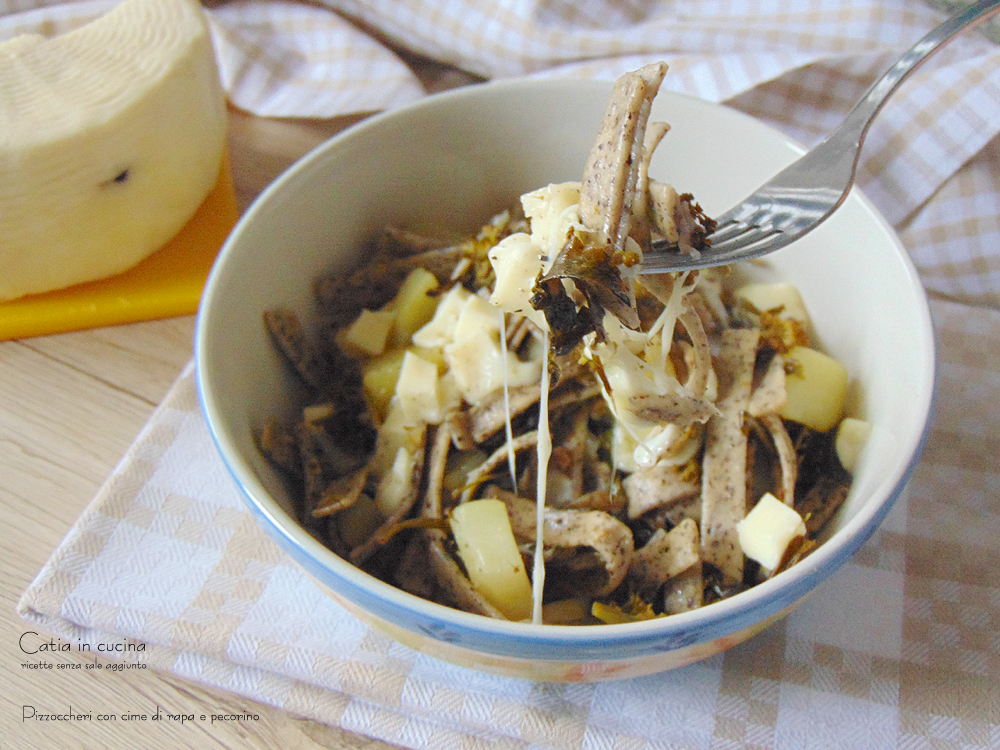 pizzoccheri avec pousses de navet et pecorino