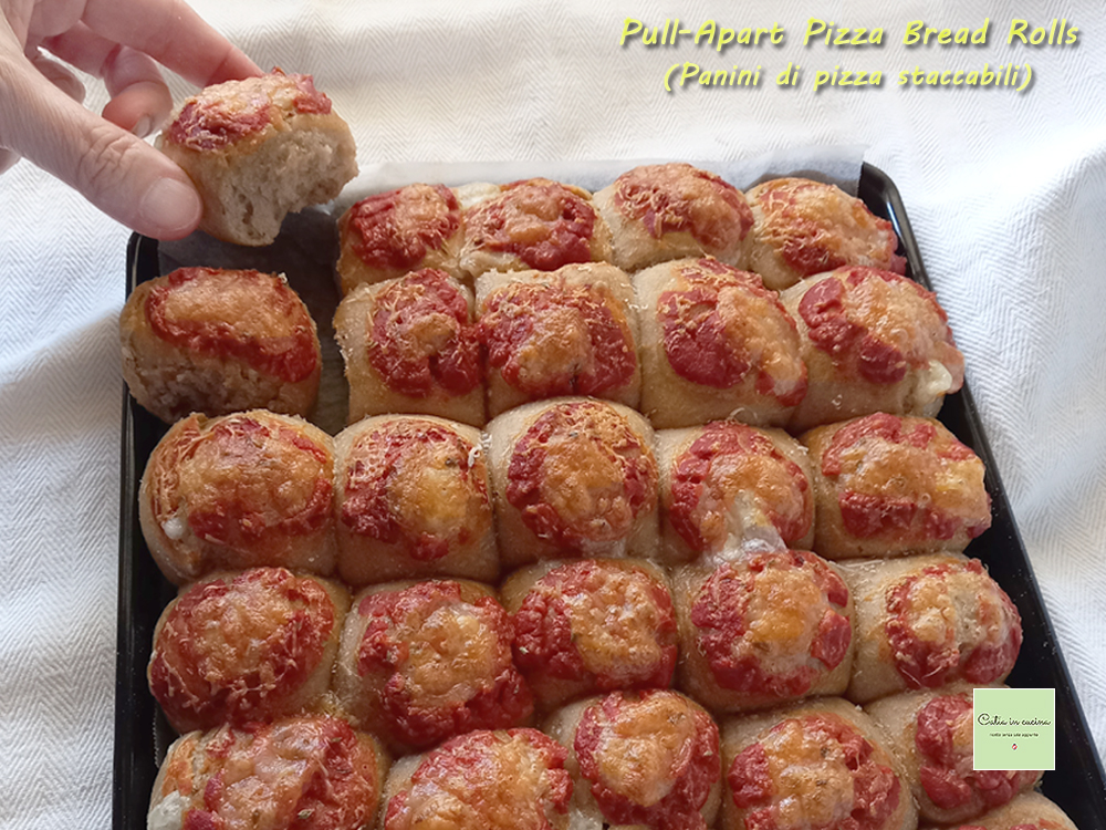 Pull-Apart Pizza Bread Rolls (Petits pains pizza détachables)