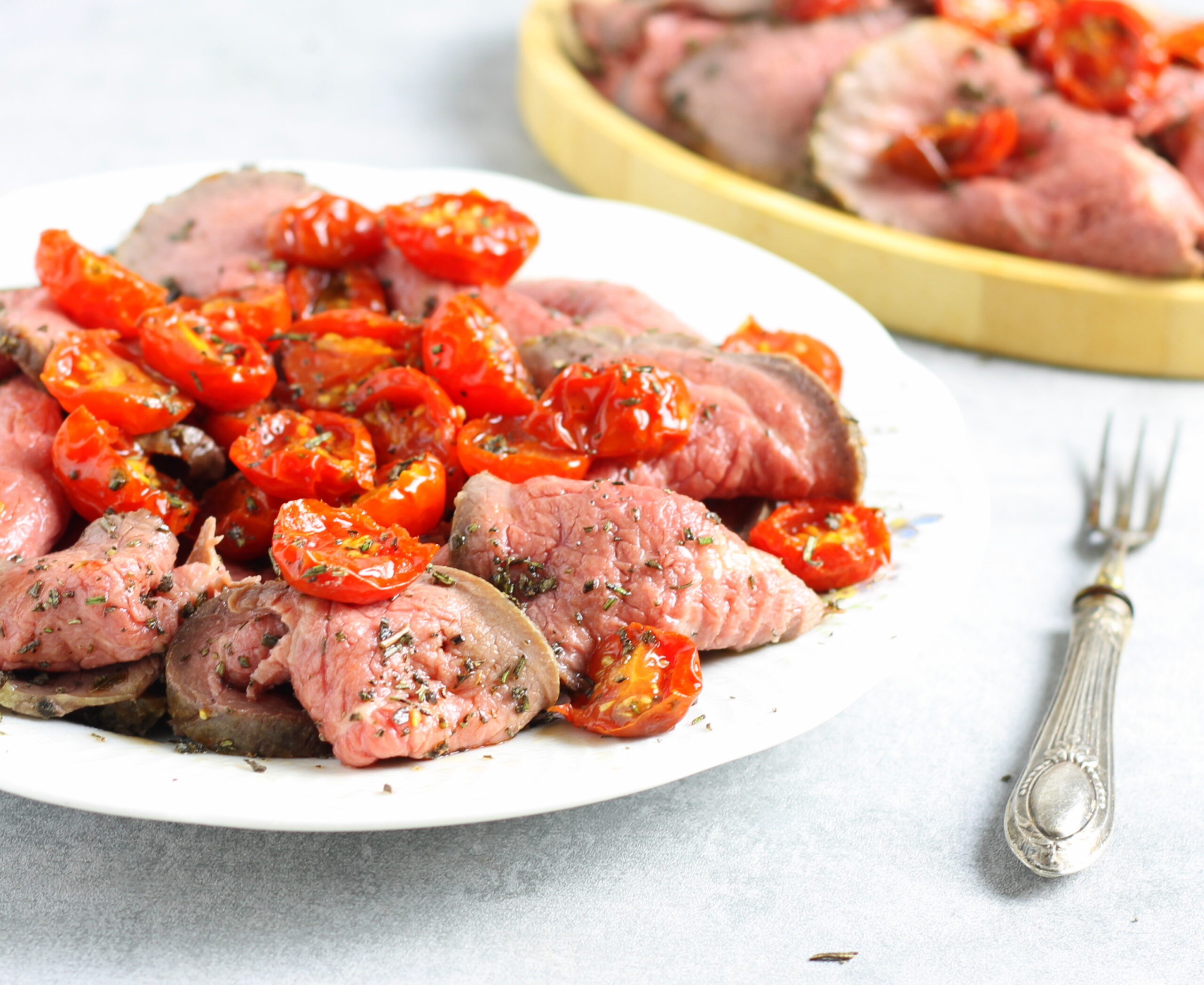Rôti de bœuf avec tomates cerises à la friteuse à air