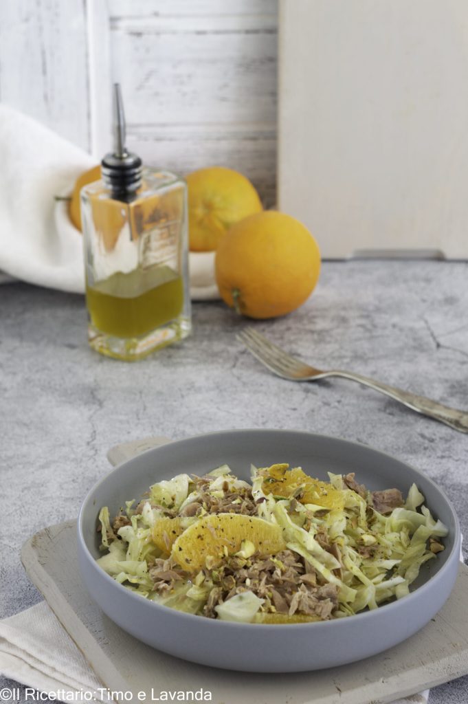 Salade de chou avec thon et orange
