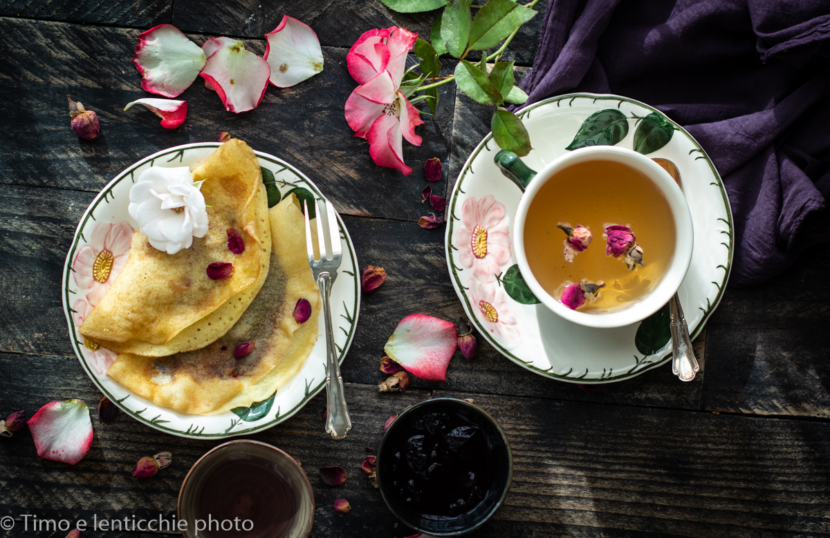 Crêpes légères aux roses