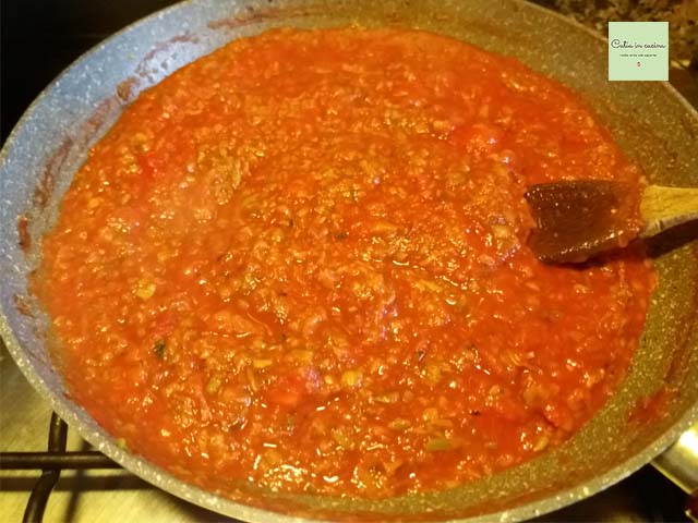 sauce avec les tiges d'asperges