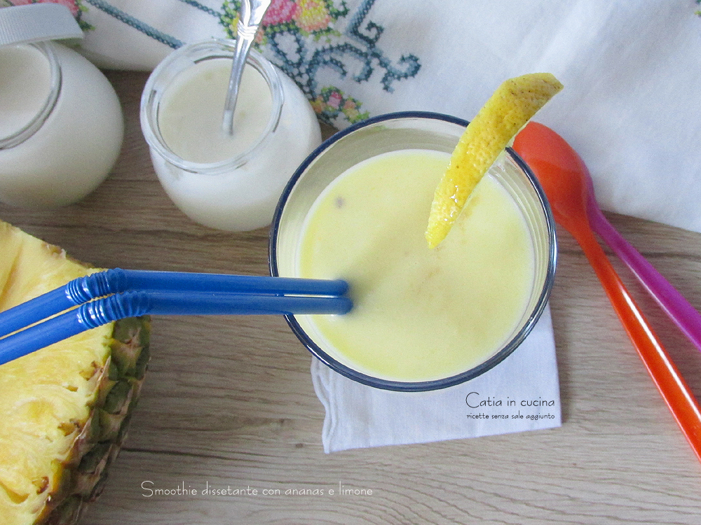 Smoothie ananas et citron, frais et désaltérant