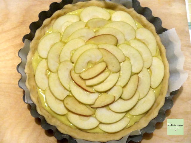 disposer les tranches de pomme sur la crème