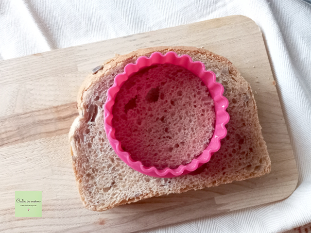 tartine ronde avec emporte-pièce