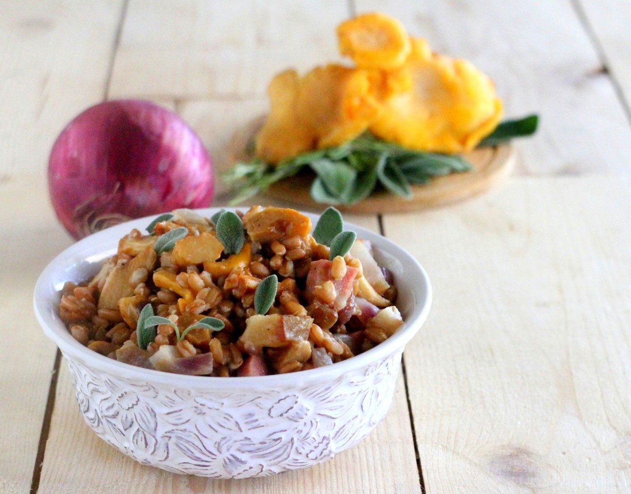 Épeautre complet avec girolles et lard de joue