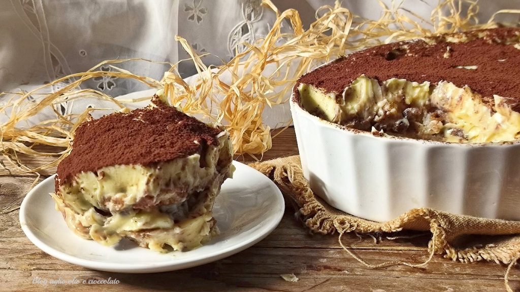 Tiramisù vegan avec aquafaba en plat sans œufs et sans lait