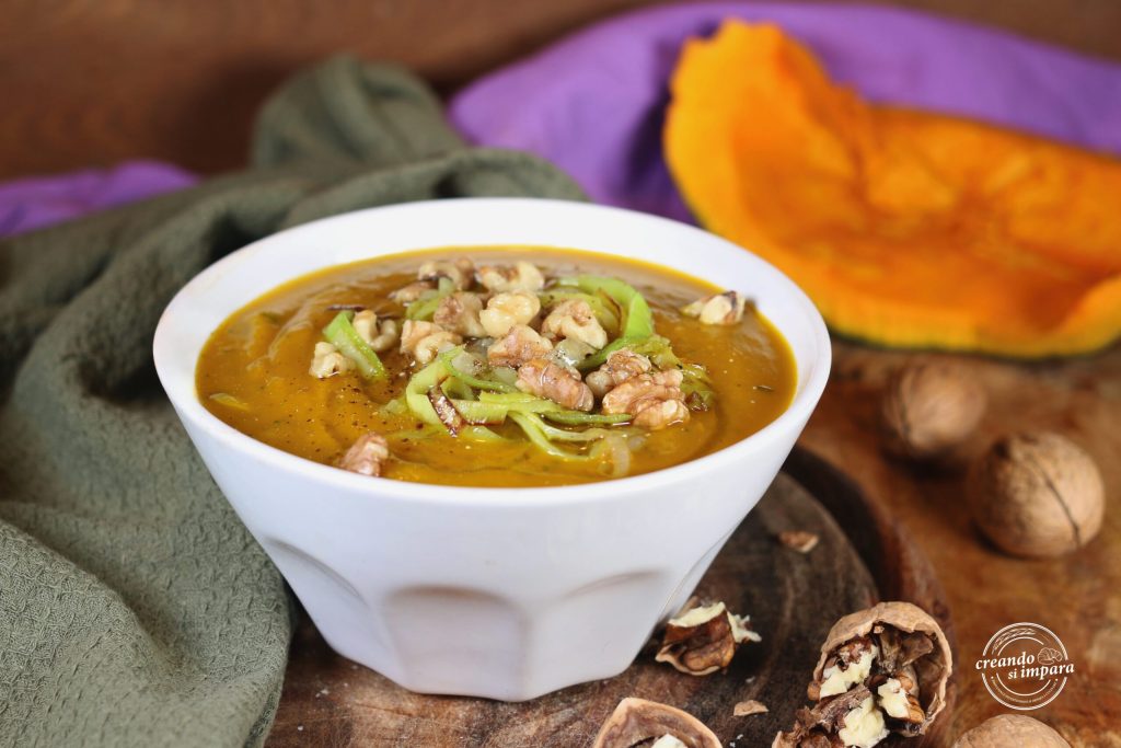 Velouté de potiron et poireaux : la recette crémeuse avec des noix grillées