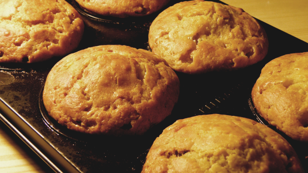 Kaki, le fruit d'automne qui fait du bien : propriétés, variétés et recette Muffins aux kakis