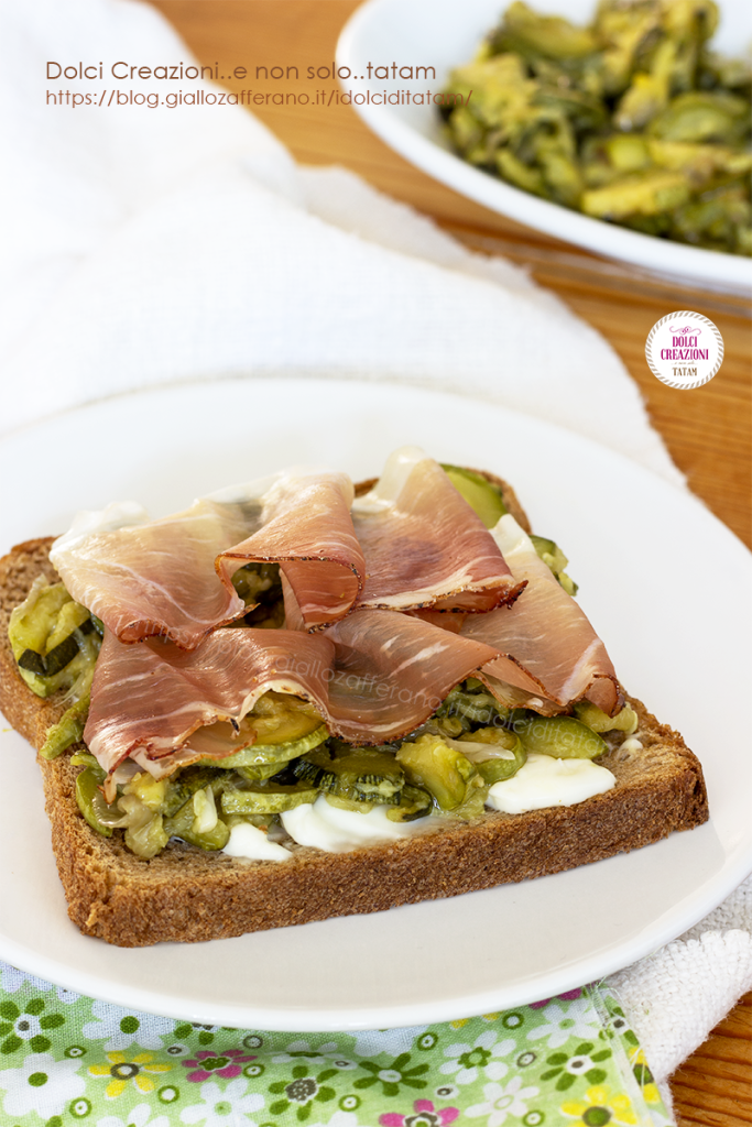 Bruschetta stracchino et courgettes avec speck