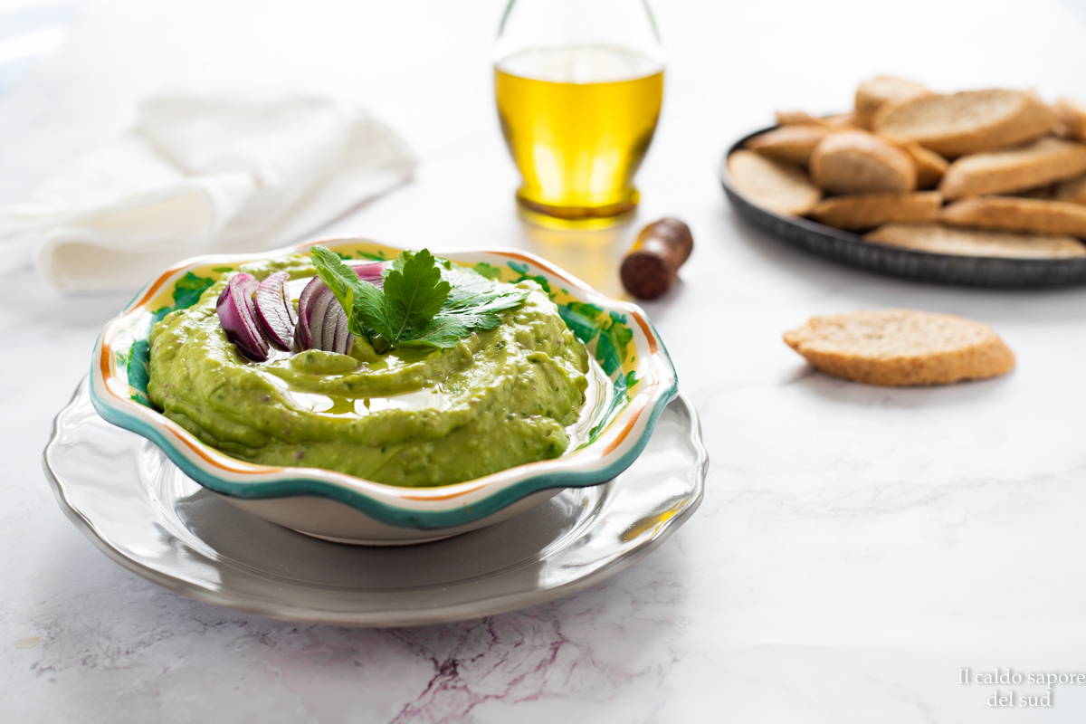 Crème d&rsquo;avocat pour crostinis, viande et poisson