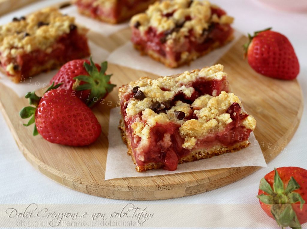 Carrés de crumble aux fraises