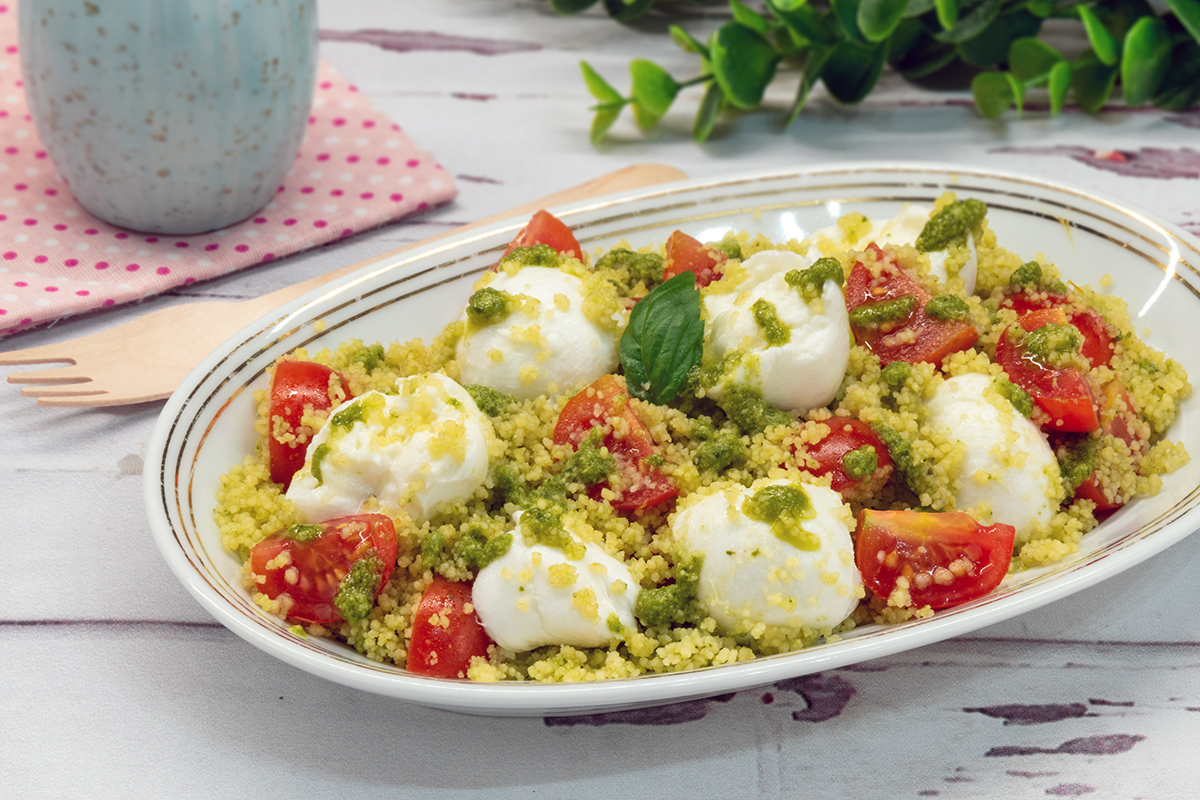 Couscous au pesto, tomates cerises et bouchées de bufflonne
