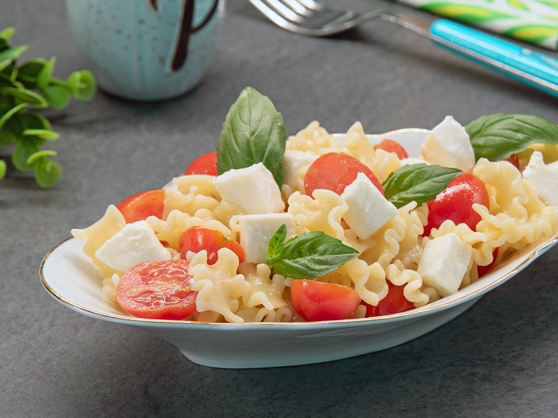 Salade de pâtes caprese