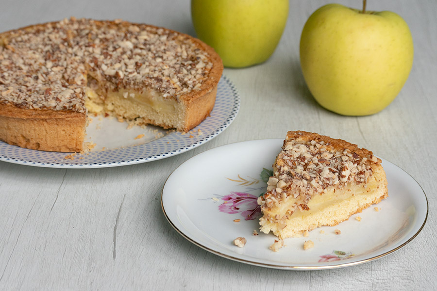 Tarte aux pommes, crème et amandes