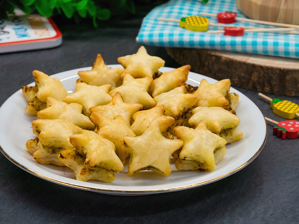 Étoiles de pâte feuilletée au pesto