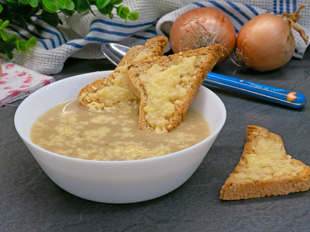 Soupe à l'oignon au fromage