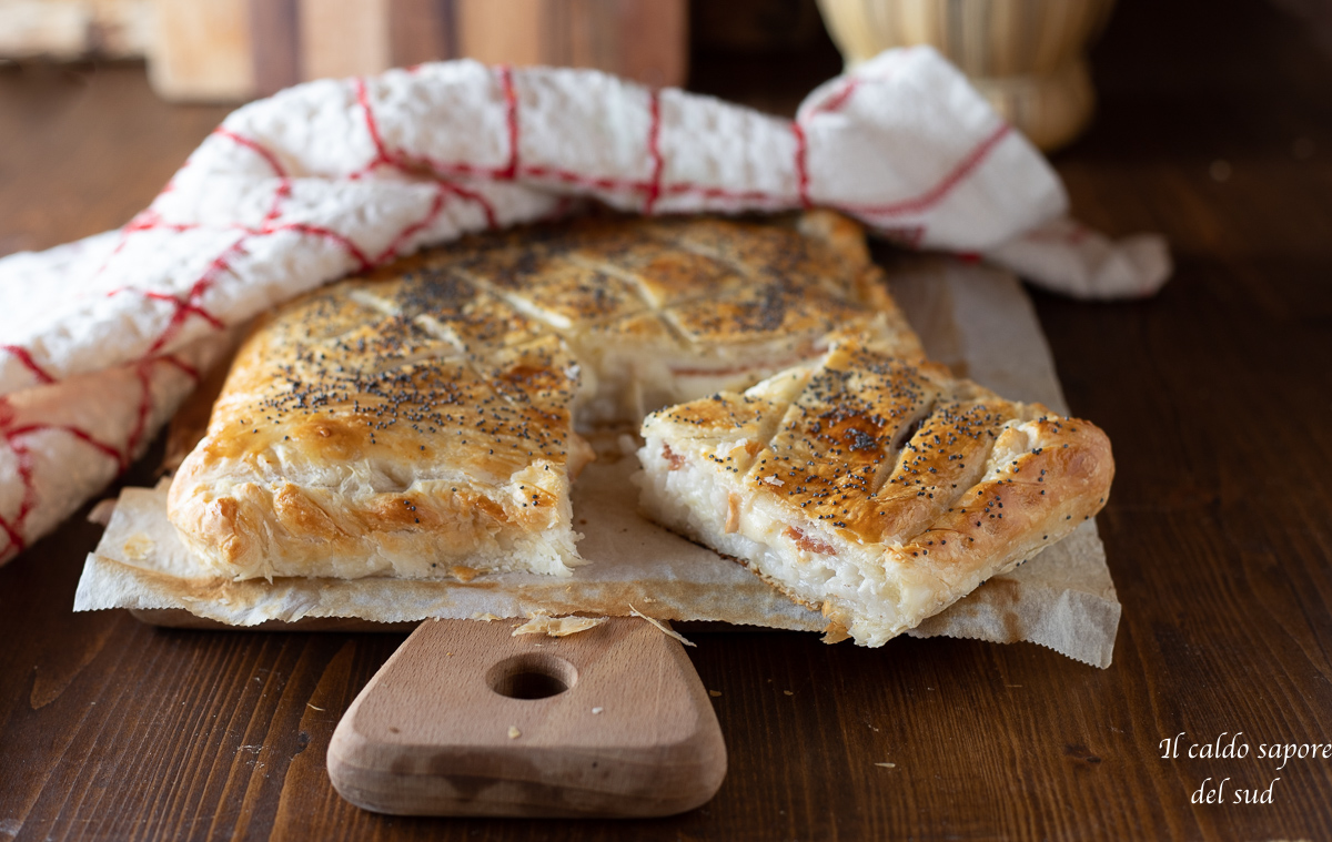 Feuilleté farci au risotto restant, provola et speck