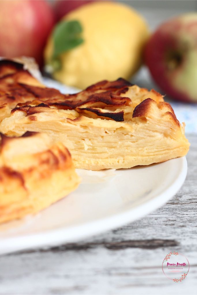 Gâteau invisible aux pommes crémeux et doré