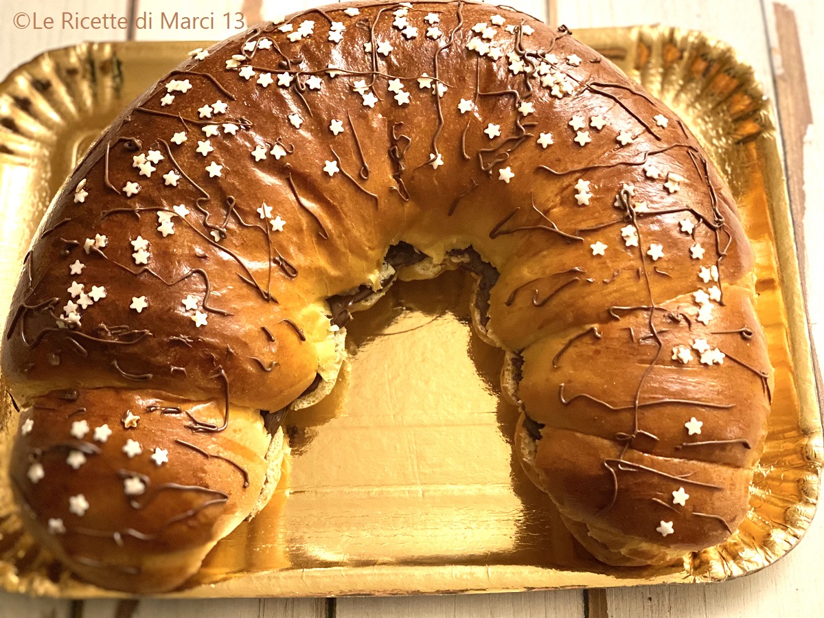 Grand croissant géant napolitain farci. Recette étape par étape