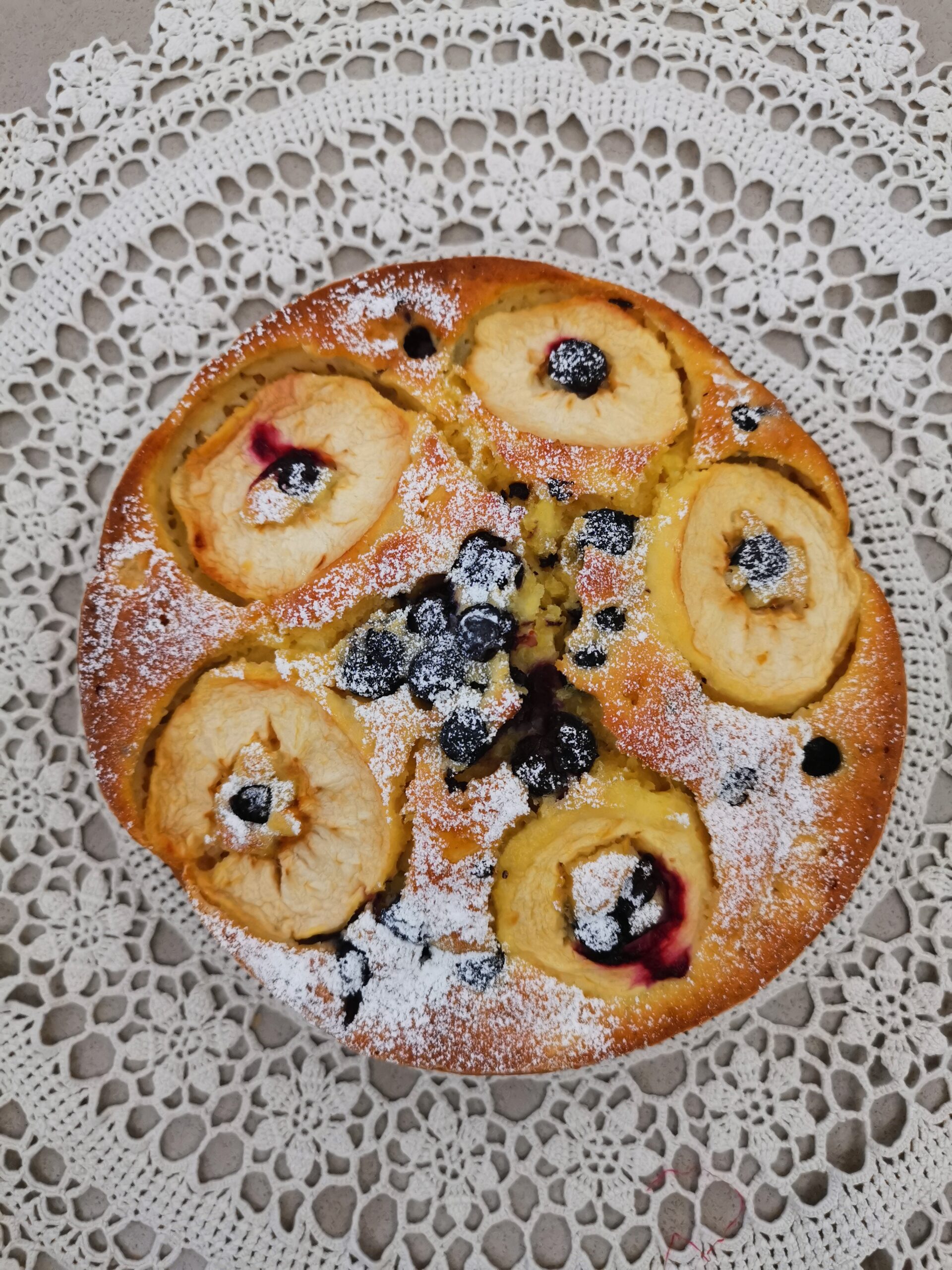 Gâteau aux pommes et myrtilles