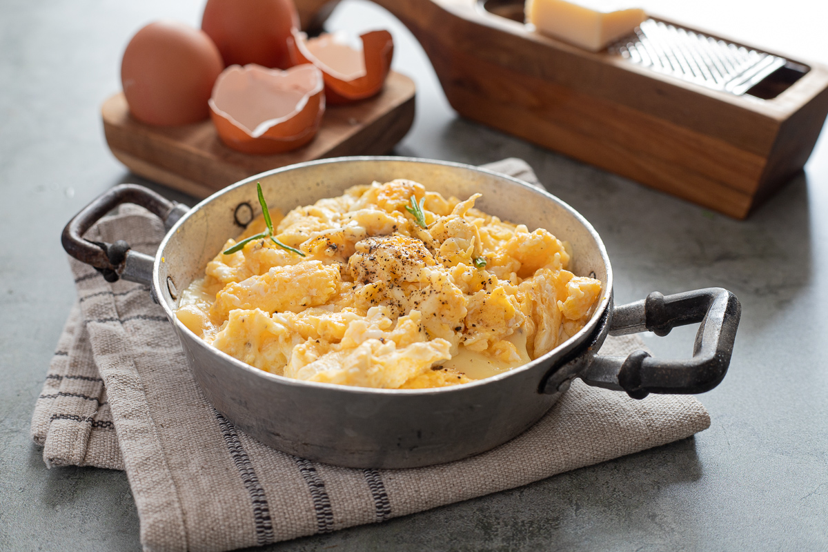 Œufs brouillés au fromage