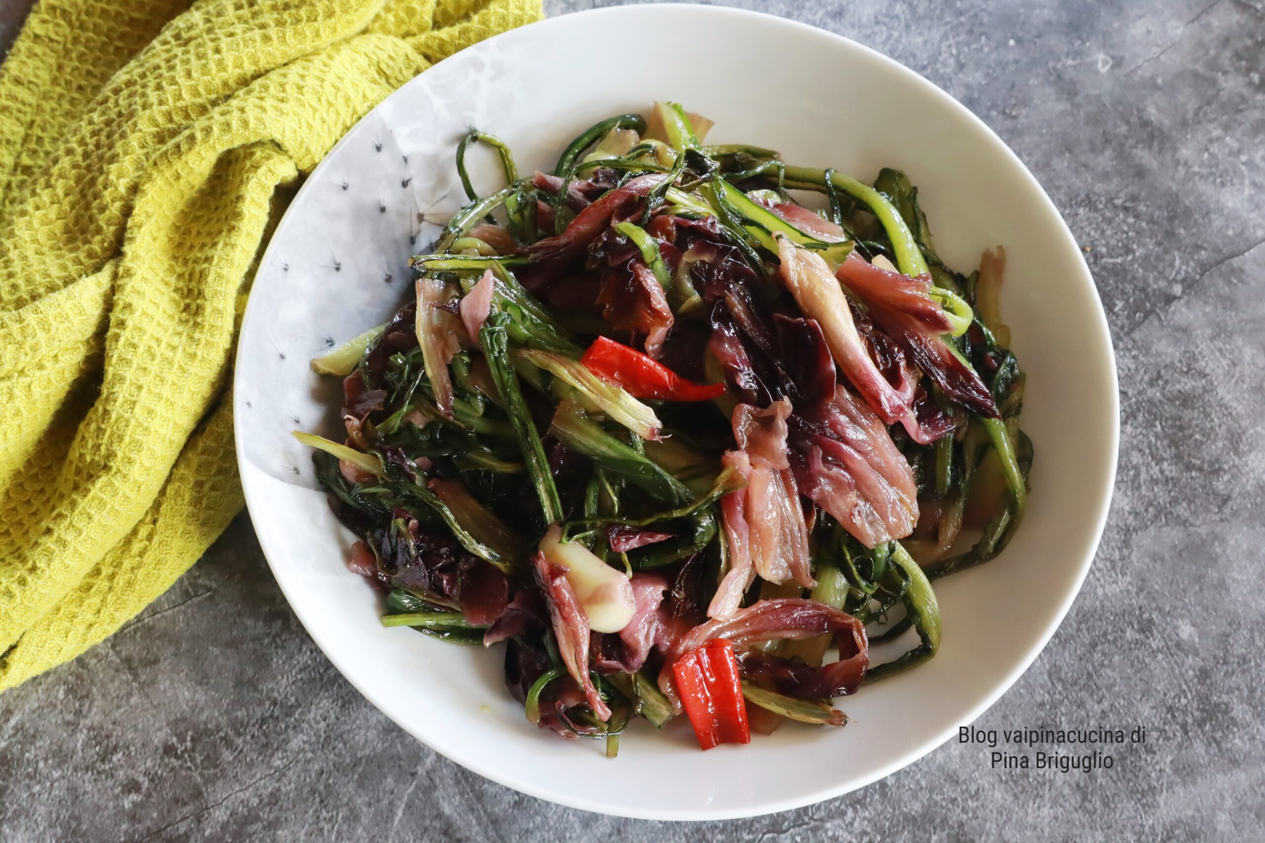 Puntarelle et radicchio étuvés