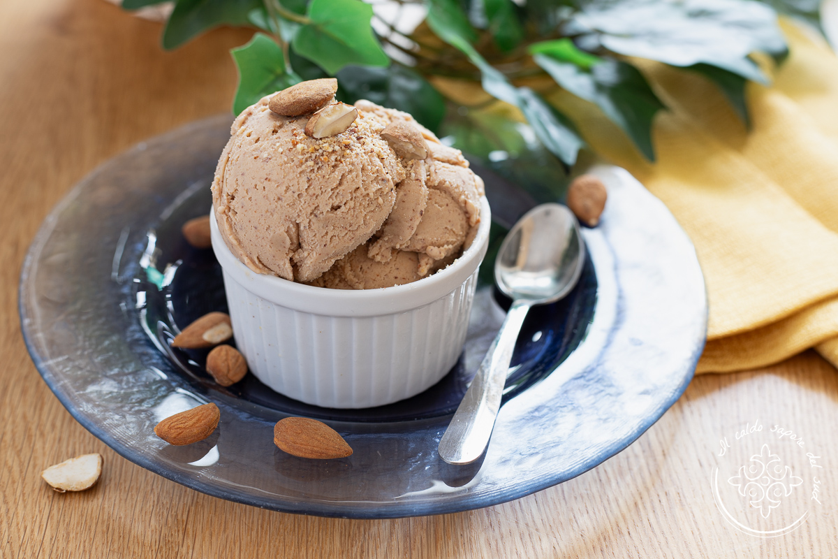 Glace aux amandes grillées