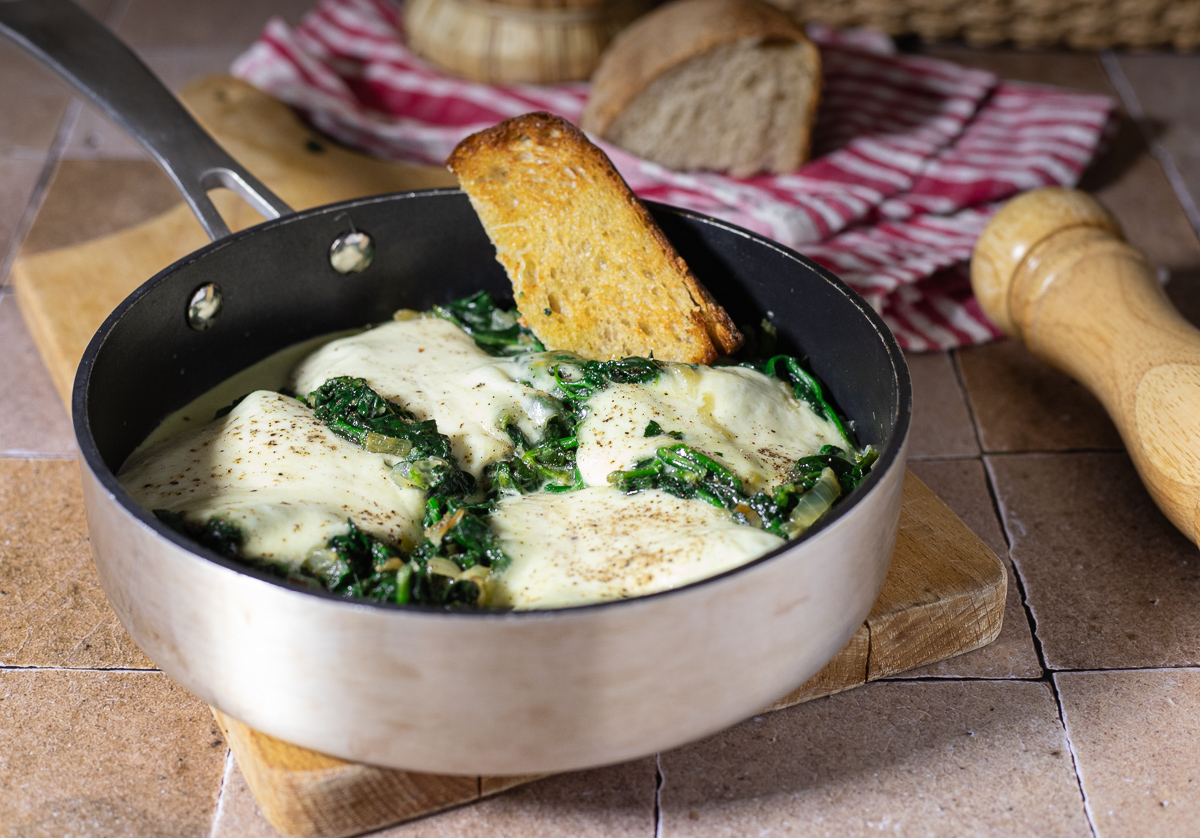 Épinards à la mozzarella à la poêle