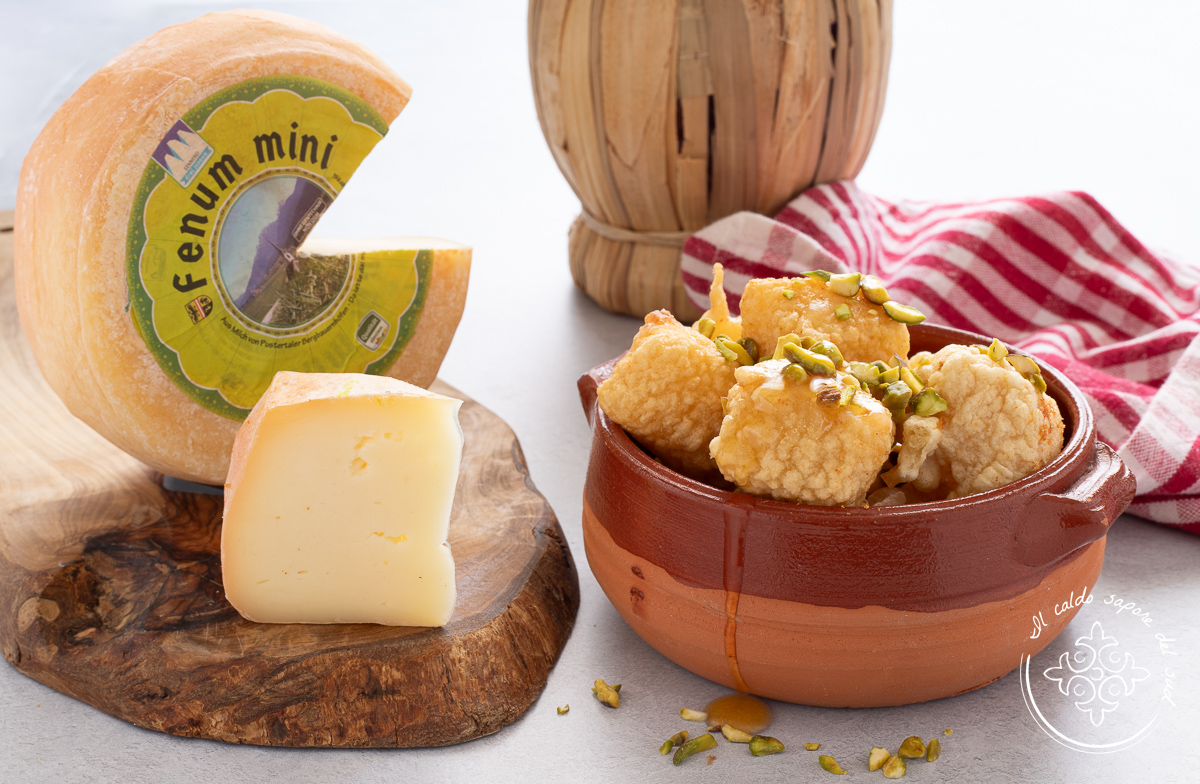 Bouchées de fromage dorées au miel