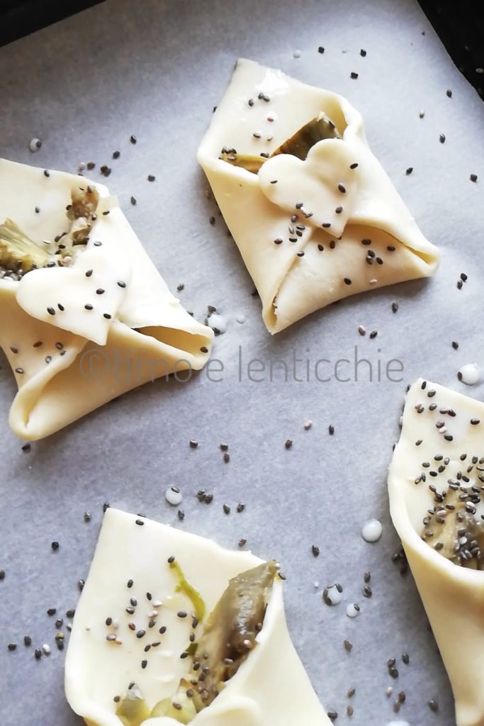 Lettres de pâte feuilletée aux artichauts