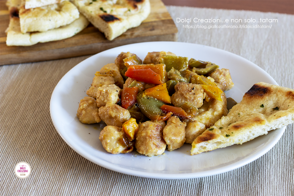 Morceaux de poulet avec poivrons à la poêle