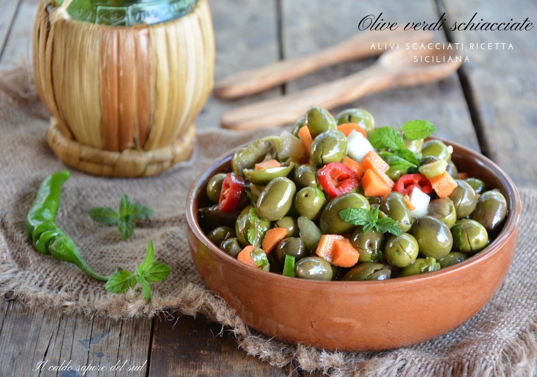 Olives vertes écrasées à la sicilienne