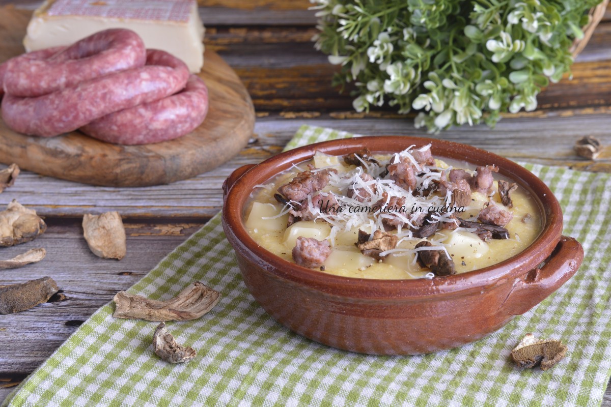 Polenta avec taleggio saucisse et champignons
