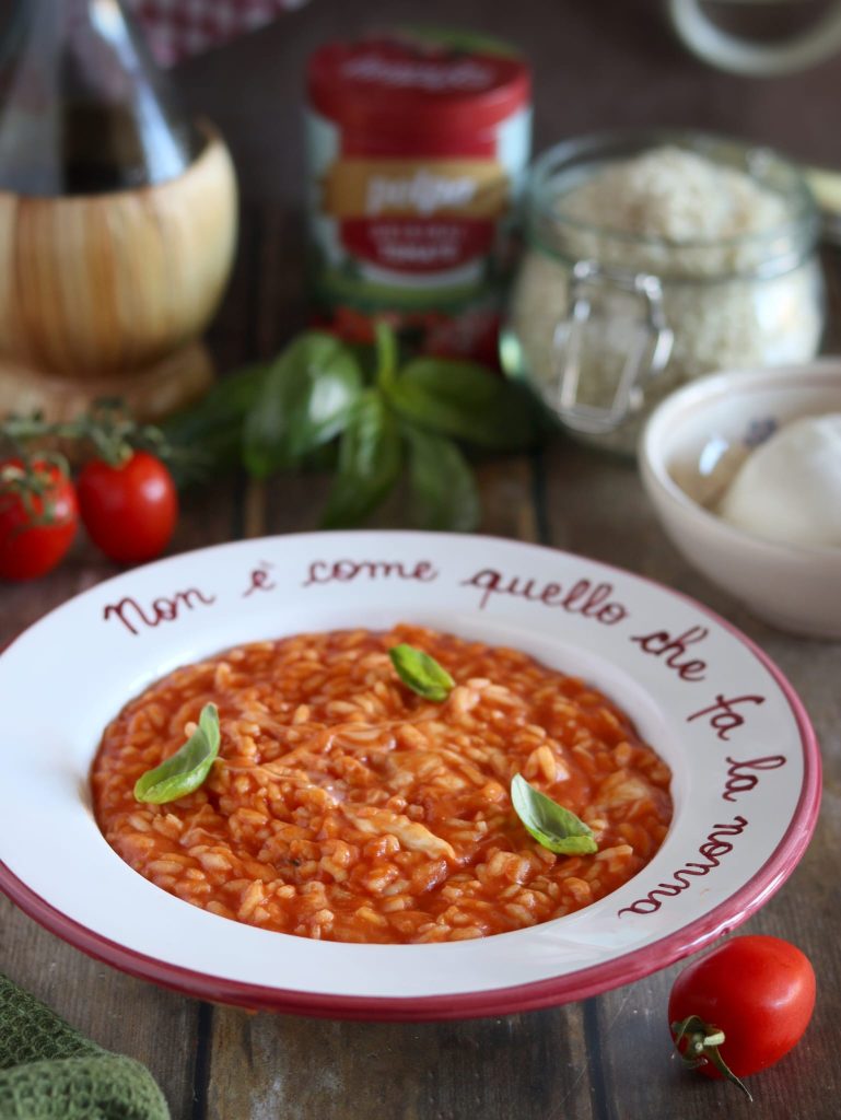 Riz à la tomate avec mozzarella