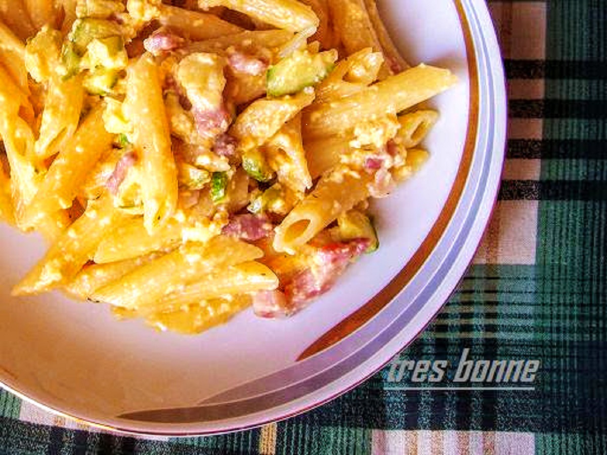 Pâtes à la carbonara avec courgettes