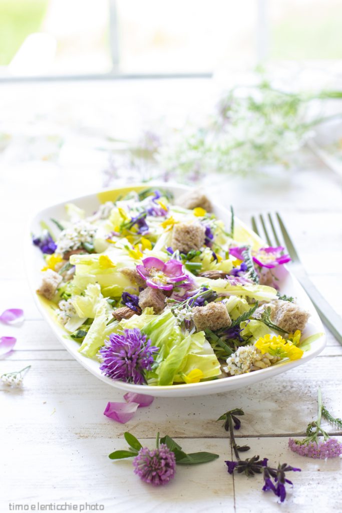 Salade d'orge et de fleurs de montagne