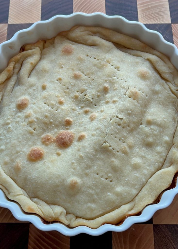 Sors la tarte salée vegan aux poireaux renversée, légère et spectaculaire