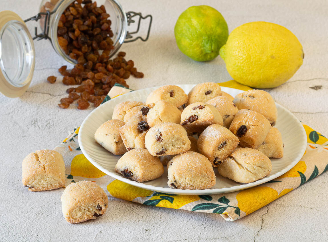 Biscuits sans œufs au citron et raisins secs
