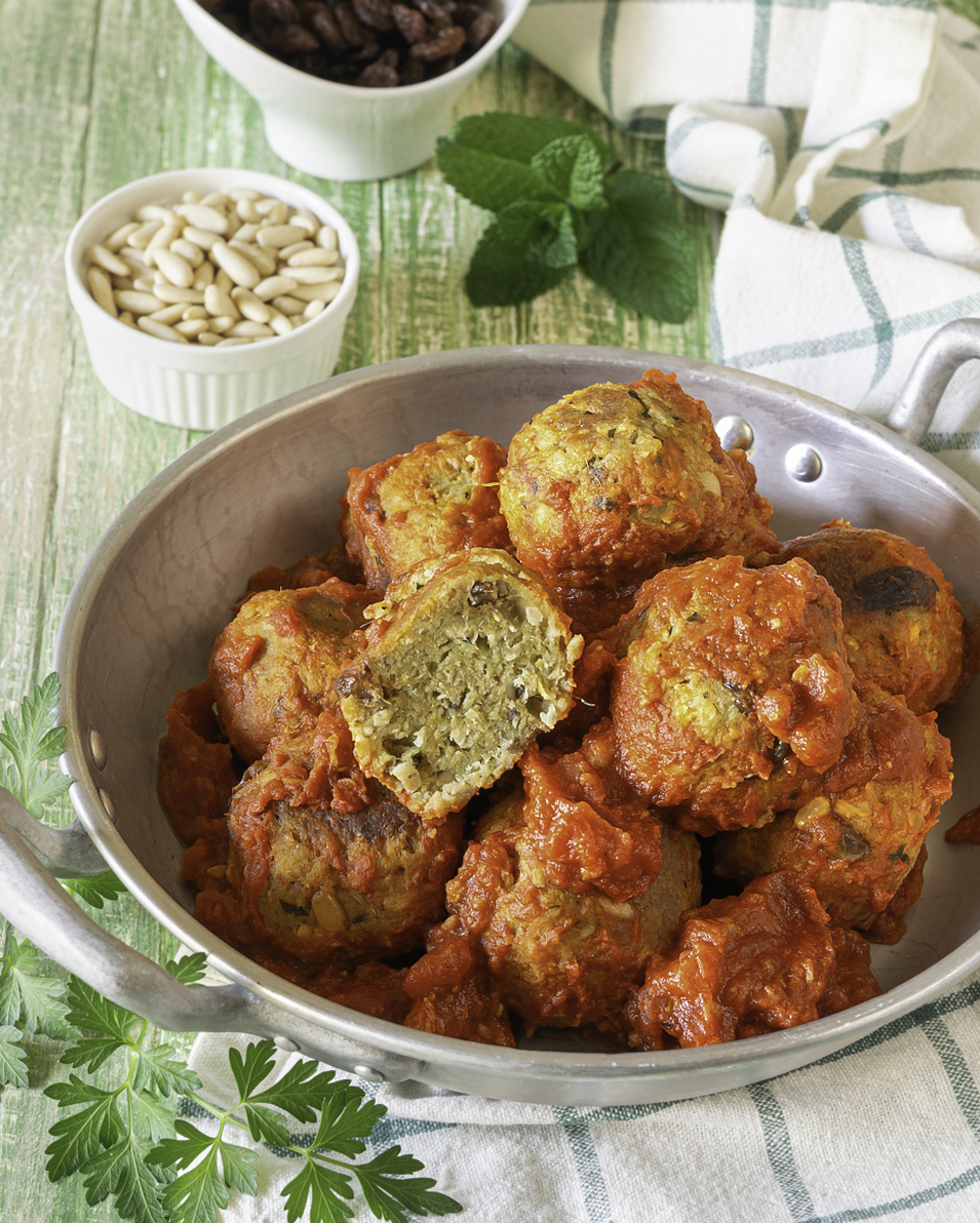 Boulettes d&rsquo;anchois, raisins secs et pignons