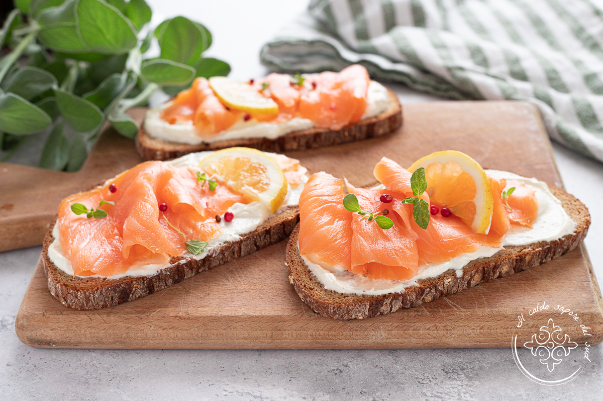 Bruschettas aux 5 céréales avec crème de robiola et saumon