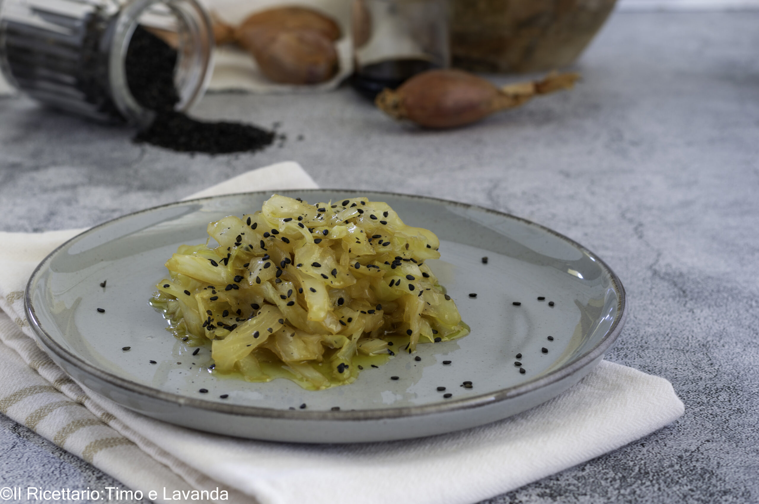 Chou blanc braisé avec sauce soja