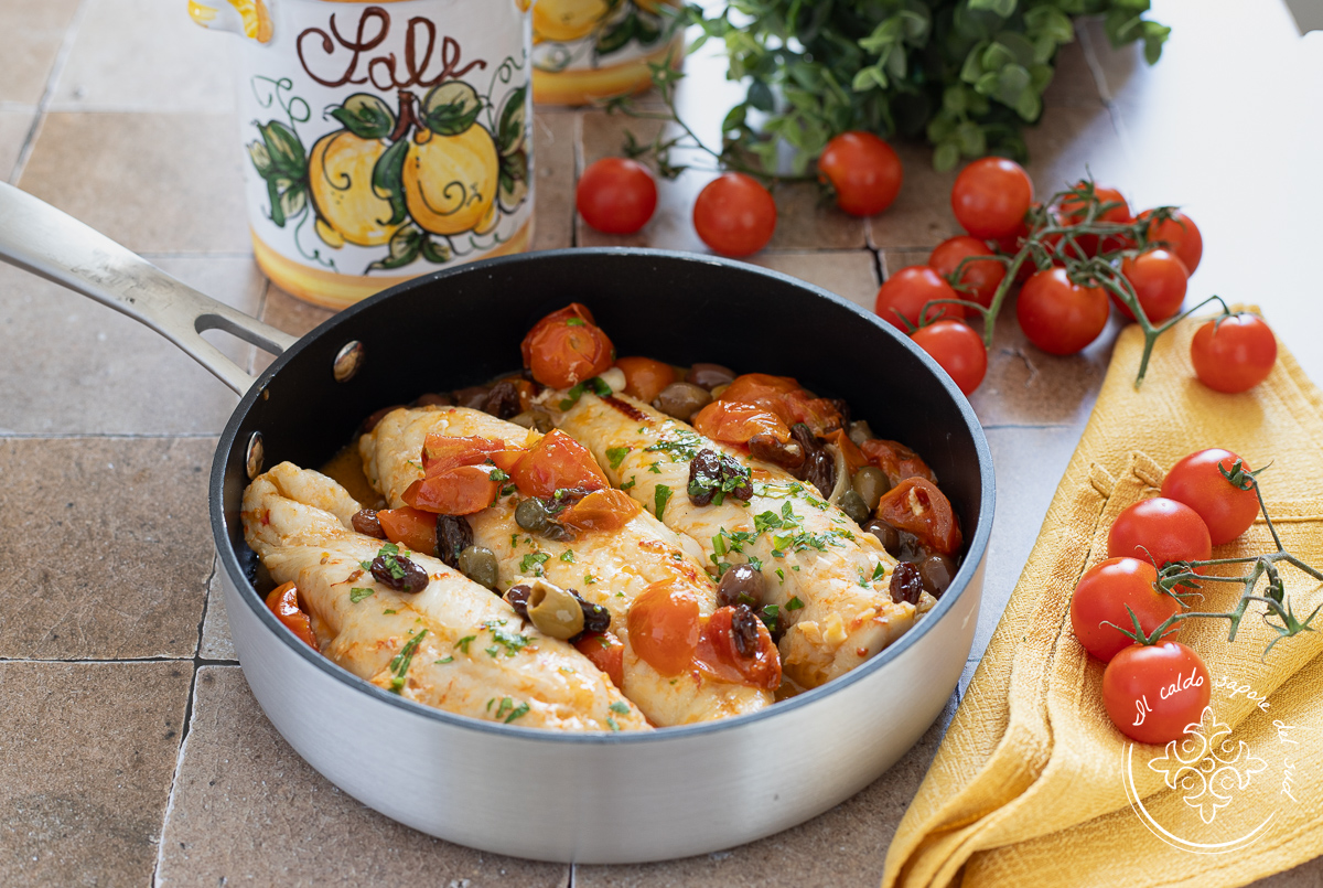 Filets de cabillaud surgelés à la poêle avec tomates cerises et olives